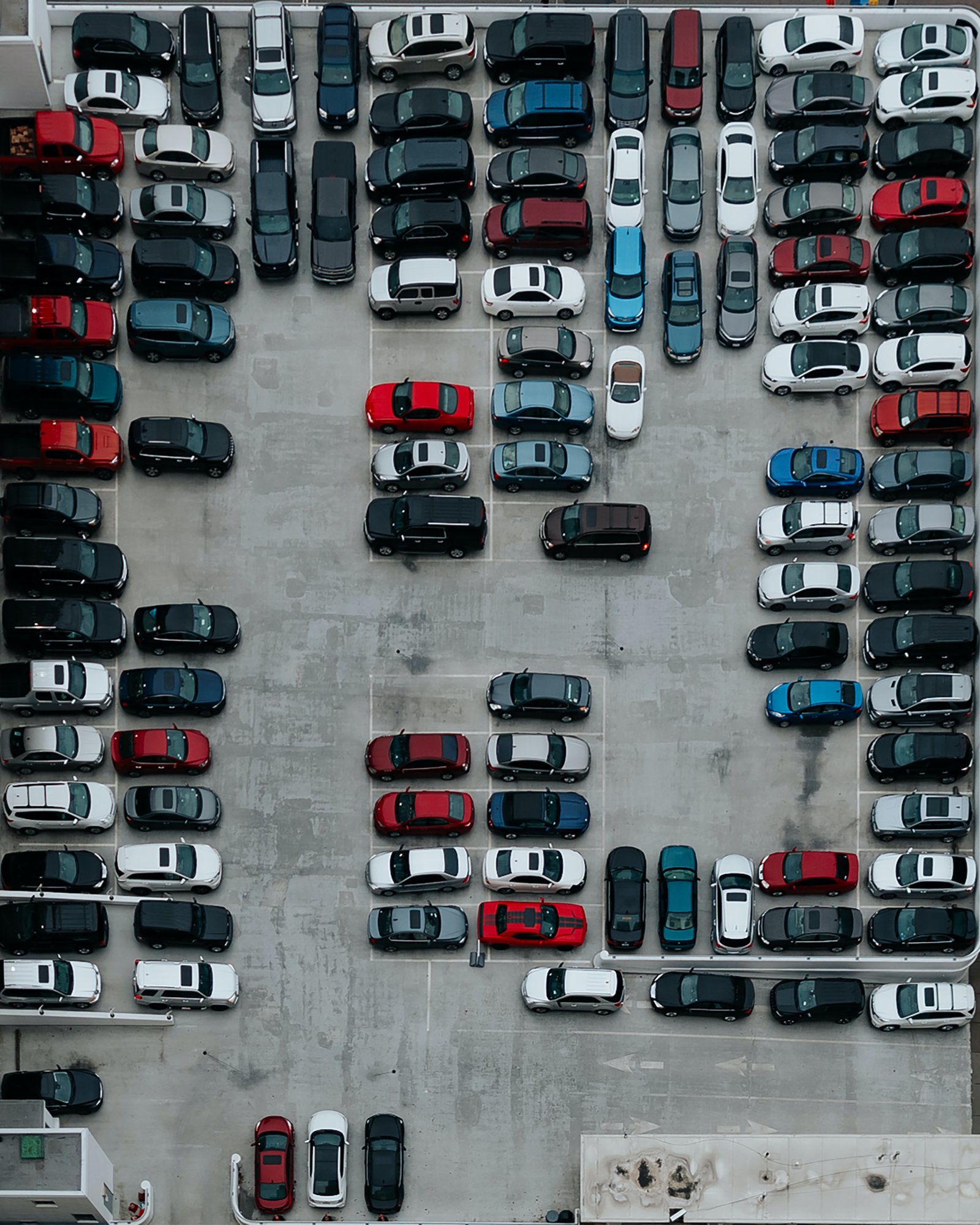 Un parking con coches parados durante el coronavirus COVID19