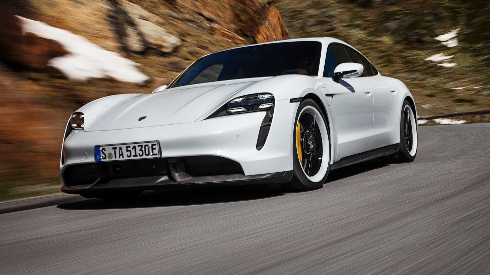 Porsche Taycan entra en el TOP 5 de vehículos eléctricos mas matriculados en España en Abril 2020